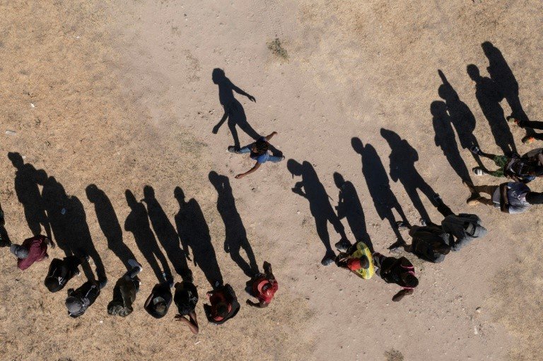 Haitianos pedem asilo no México por dificuldade de entrar nos EUA Haitianos pedem asilo no México por dificuldade de entrar nos EUA