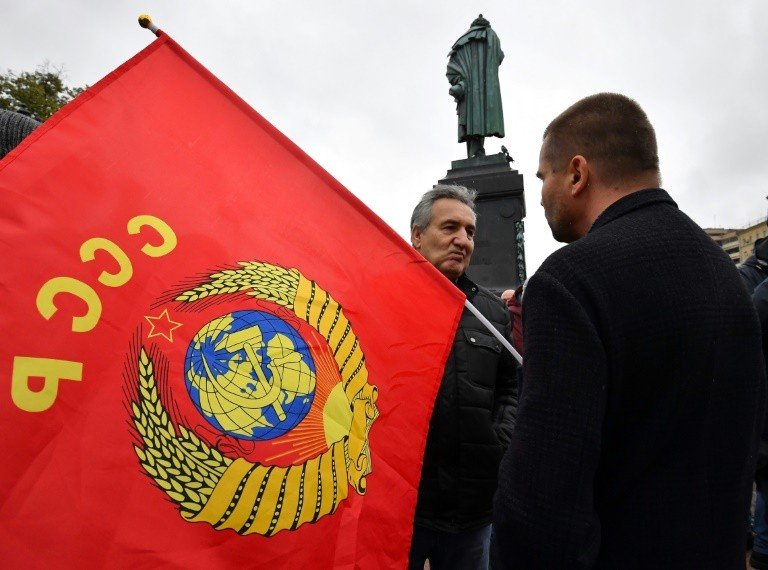 Oposição protesta em Moscou e denuncia ‘fraude colossal’ nas eleições parlamentares Oposição protesta em Moscou e denuncia ‘fraude colossal’ nas eleições parlamentares