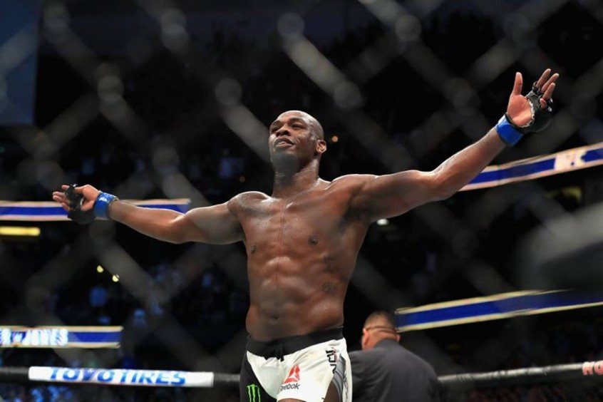 Jon Jones paga fiança e é liberado para aguardar julgamento por violência doméstica Jon Jones paga fiança e é liberado para aguardar julgamento por violência doméstica