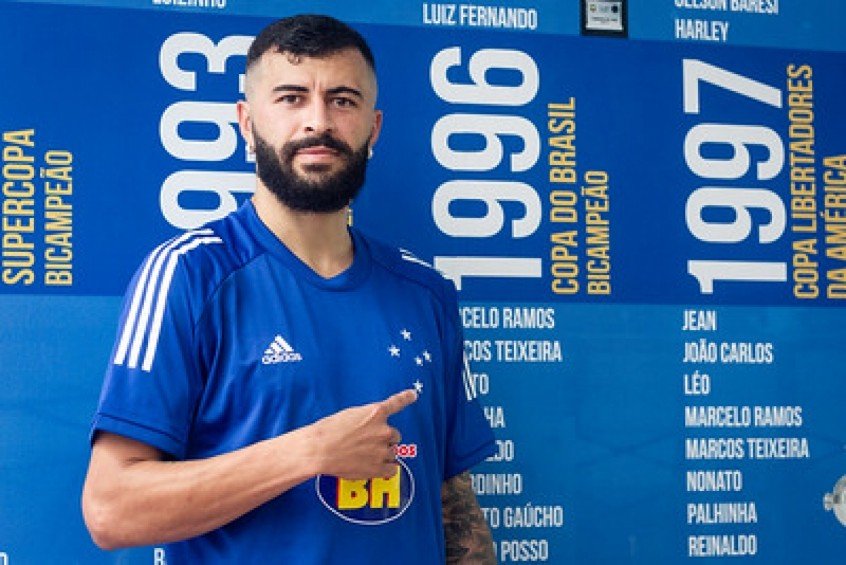 Lateral João Lucas e ex-preparador físico cobram R$ 800 mil do Cruzeiro Lateral João Lucas e ex-preparador físico cobram R$ 800 mil do Cruzeiro