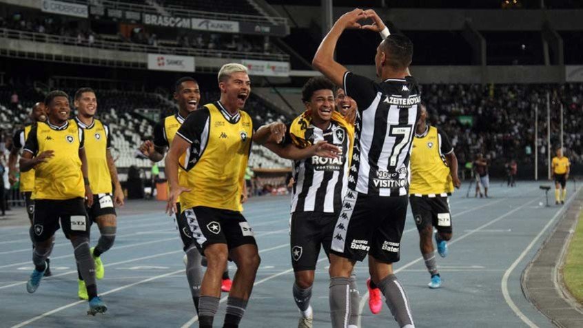 Luiz Fernando, Danilo Barcelos, Luís Henrique… Relembre o time do Botafogo no último jogo com público Luiz Fernando, Danilo Barcelos, Luís Henrique… Relembre o time do Botafogo no último jogo com público