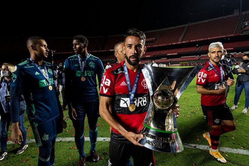 Isla, meio-campo, lateral-esquerda e mais: o que ficar de olho no Flamengo contra o Barcelona-EQU Isla, meio-campo, lateral-esquerda e mais: o que ficar de olho no Flamengo contra o Barcelona-EQU