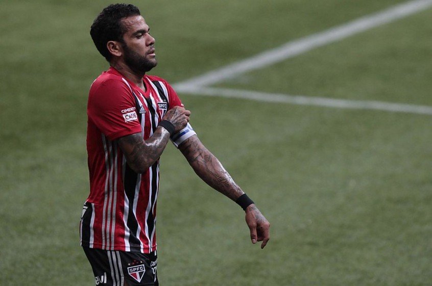 Casares, sobre acordo com Daniel Alves: ‘O São Paulo foi responsável’ Casares, sobre acordo com Daniel Alves: ‘O São Paulo foi responsável’