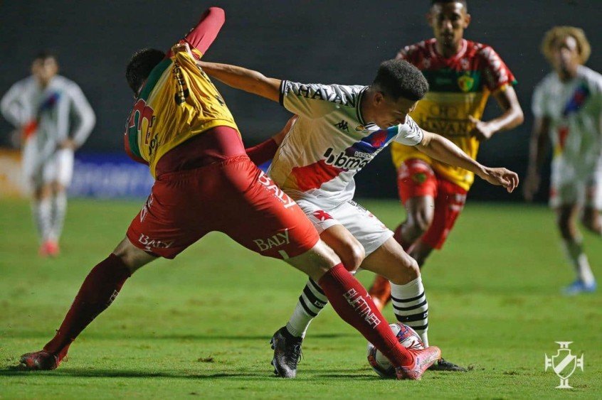 Próximo adversário do Vasco, Brusque vive jejum de vitórias, tem defesa frágil, mas artilheiro na frente Próximo adversário do Vasco, Brusque vive jejum de vitórias, tem defesa frágil, mas artilheiro na frente