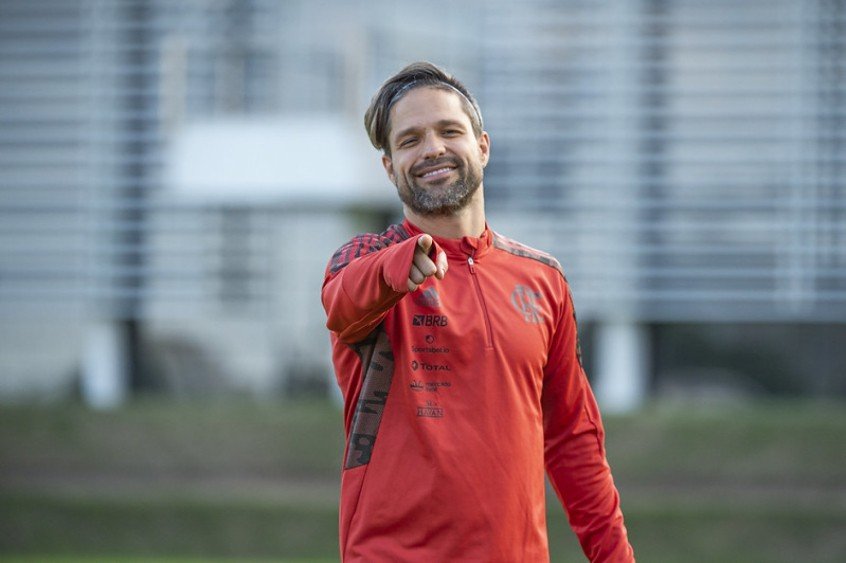 Reforço caseiro: Diego, do Flamengo, treina com o elenco e está disponível para enfrentar o Barcelona Reforço caseiro: Diego, do Flamengo, treina com o elenco e está disponível para enfrentar o Barcelona