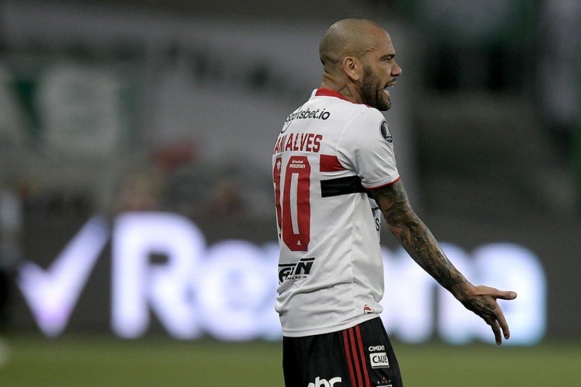 São Paulo anuncia rescisão de contrato com Daniel Alves São Paulo anuncia rescisão de contrato com Daniel Alves
