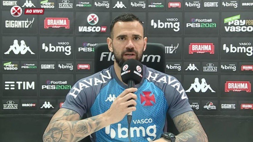 Leandro Castan critica o VAR por expulsão em Léo Matos do Vasco: ‘Vamos jogar tênis’ Leandro Castan critica o VAR por expulsão em Léo Matos do Vasco: ‘Vamos jogar tênis’