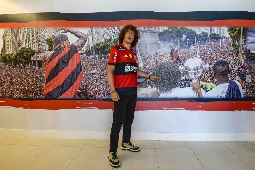 Possível titularidade de David Luiz mostra cartão de visitas do novo zagueiro do Flamengo Possível titularidade de David Luiz mostra cartão de visitas do novo zagueiro do Flamengo
