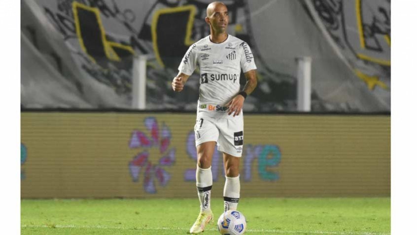 Tardelli cogitou deixar o Santos após ameaças, mas decidiu ficar e deve jogar no domingo Tardelli cogitou deixar o Santos após ameaças, mas decidiu ficar e deve jogar no domingo