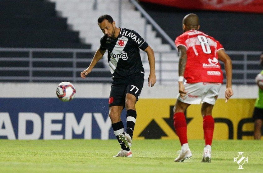 Na estreia de Fernando Diniz, Cano encerra jejum, mas Vasco vacila no fim e cede empate ao CRB Na estreia de Fernando Diniz, Cano encerra jejum, mas Vasco vacila no fim e cede empate ao CRB