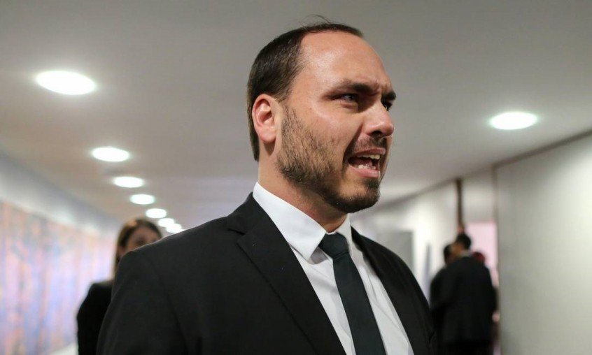 Carlos Bolsonaro apresenta projeto para barrar atuação de atletas trans no Rio e cortar incentivos Carlos Bolsonaro apresenta projeto para barrar atuação de atletas trans no Rio e cortar incentivos
