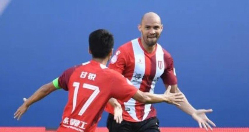 Com cinco gols em seis jogos, Felipe Silva comemora boa fase no futebol chinês Com cinco gols em seis jogos, Felipe Silva comemora boa fase no futebol chinês