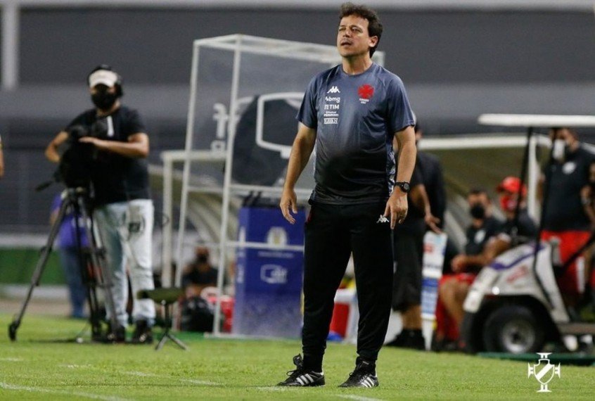 Fernando Diniz reclama da arbitragem no empate entre Vasco e Cruzeiro: ‘Ele sequer foi lá checar’ Fernando Diniz reclama da arbitragem no empate entre Vasco e Cruzeiro: ‘Ele sequer foi lá checar’