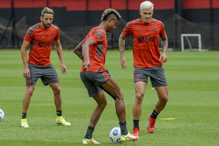 Com expectativa por ‘reforços’, Flamengo finalização preparação para enfrentar o Grêmio Com expectativa por ‘reforços’, Flamengo finalização preparação para enfrentar o Grêmio