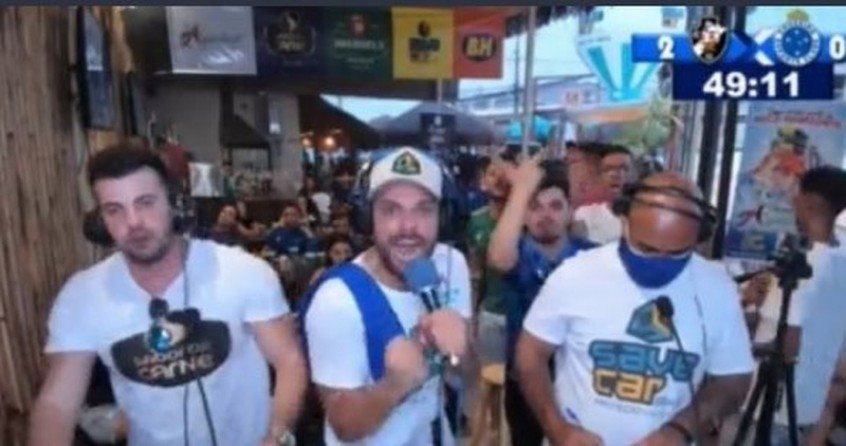 Gafe da Globo engana narrador, que perde a cabeça após gol: ‘Pega a bola e vai para p… do meio de campo!’ Gafe da Globo engana narrador, que perde a cabeça após gol: ‘Pega a bola e vai para p… do meio de campo!’