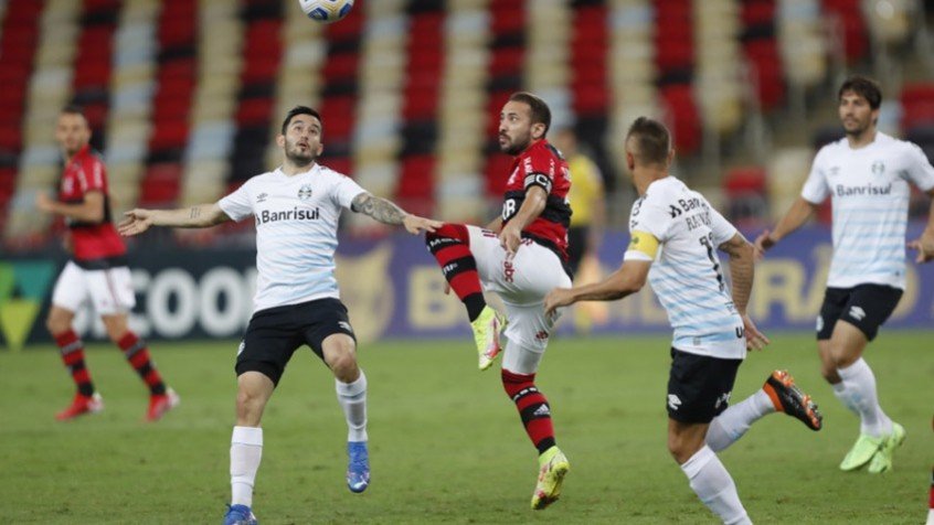 Com gol de Borja, Grêmio vence no Maracanã e quebra sequência do Flamengo Com gol de Borja, Grêmio vence no Maracanã e quebra sequência do Flamengo