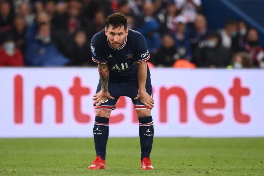 Messi sofre lesão no joelho, não enfrenta Metz e passa a ser dúvida contra Manchester City Messi sofre lesão no joelho, não enfrenta Metz e passa a ser dúvida contra Manchester City