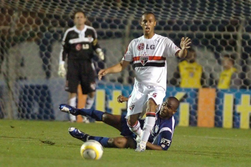 Há 15 anos, zagueiro Miranda estreava com a camisa do São Paulo Há 15 anos, zagueiro Miranda estreava com a camisa do São Paulo