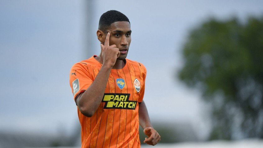 Tetê celebra gol marcado em goleada do Shakhtar Donetsk no Campeonato Ucraniano Tetê celebra gol marcado em goleada do Shakhtar Donetsk no Campeonato Ucraniano