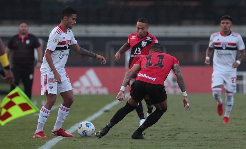 Destaque na vitória do São Paulo, Nestor diz: ‘Tento dar o meu melhor sempre’ Destaque na vitória do São Paulo, Nestor diz: ‘Tento dar o meu melhor sempre’