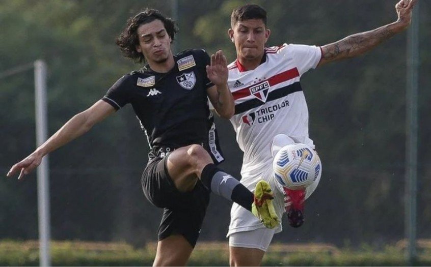 Botafogo vira o placar e vence o São Paulo por 3 a 2, em Cotia, pelo Campeonato Brasileiro Sub-20 Botafogo vira o placar e vence o São Paulo por 3 a 2, em Cotia, pelo Campeonato Brasileiro Sub-20