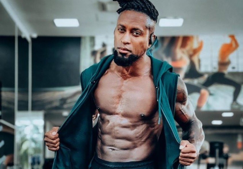 Zé Roberto critica atletas ‘gordinhos’ que não cuidam da carreira: ‘Jogador de tanquinho de água parada’ Zé Roberto critica atletas ‘gordinhos’ que não cuidam da carreira: ‘Jogador de tanquinho de água parada’