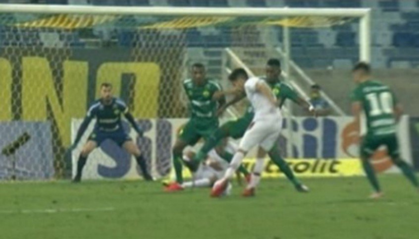 Thiago Silva critica gol anulado em empate do Fluminense: ‘Quem atrapalhou a visão do goleiro?’ Thiago Silva critica gol anulado em empate do Fluminense: ‘Quem atrapalhou a visão do goleiro?’