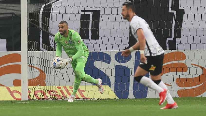 Weverton lamenta derrota no Dérbi e prega foco total na Libertadores Weverton lamenta derrota no Dérbi e prega foco total na Libertadores