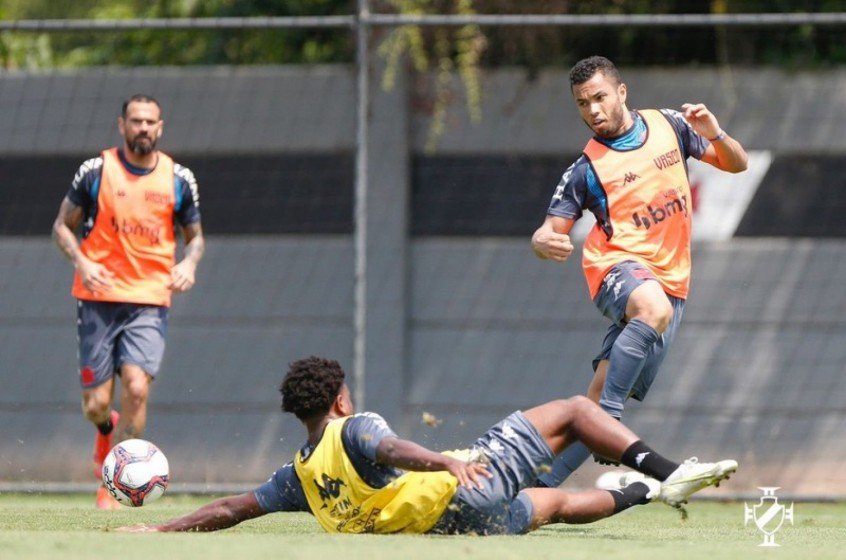 Após derrota do CRB, diferença do Vasco para G4 da Série B diminui Após derrota do CRB, diferença do Vasco para G4 da Série B diminui