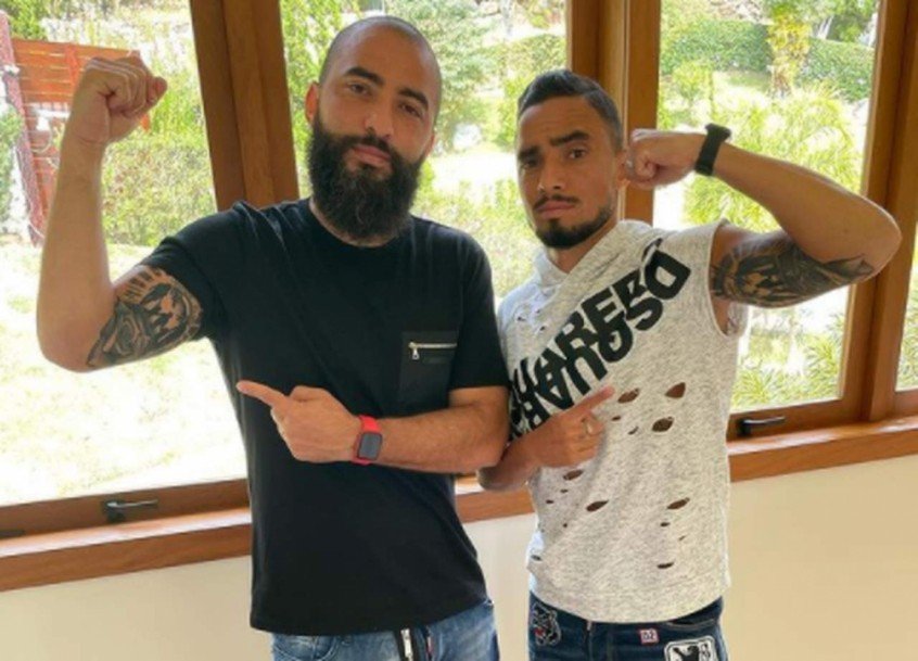 Irmão de Rafael relata ansiedade com estreia do lateral no Botafogo e confia: ‘Com certeza ele vai entrar’ Irmão de Rafael relata ansiedade com estreia do lateral no Botafogo e confia: ‘Com certeza ele vai entrar’
