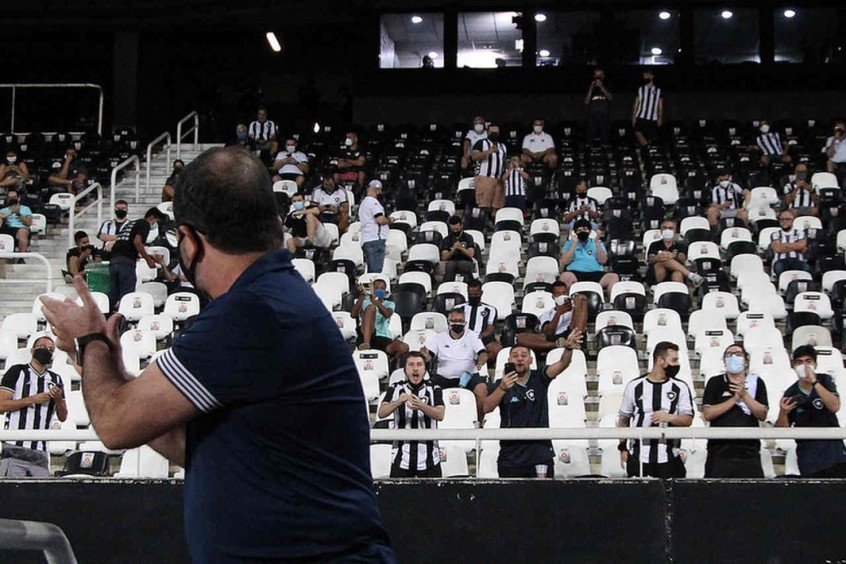 Enderson valoriza retorno da torcida em vitória do Botafogo: ‘A razão maior de um clube é o torcedor’ Enderson valoriza retorno da torcida em vitória do Botafogo: ‘A razão maior de um clube é o torcedor’