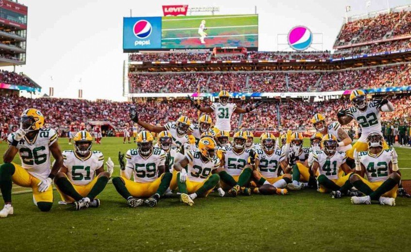 Green Bay Packers brinca com a sorte, mas derrota o San Francisco 49ers com o relógio estourado Green Bay Packers brinca com a sorte, mas derrota o San Francisco 49ers com o relógio estourado
