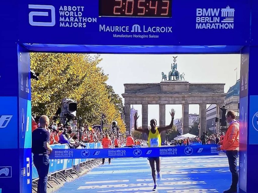 Guye Adola supera Kenenisa Bekele na Maratona de Berlim Guye Adola supera Kenenisa Bekele na Maratona de Berlim