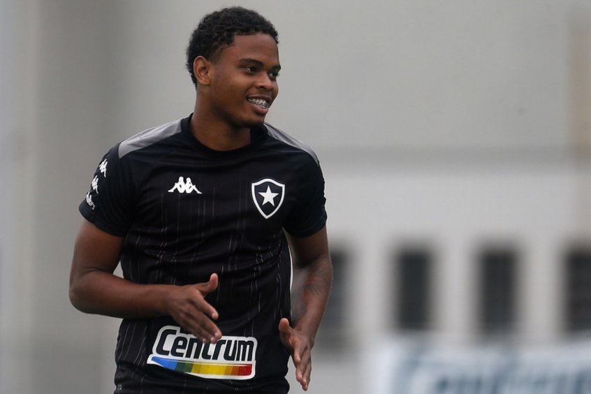 Com proposta do Emirates Club, Lucas Mezenga pede rescisão com o Botafogo junto à Justiça Com proposta do Emirates Club, Lucas Mezenga pede rescisão com o Botafogo junto à Justiça