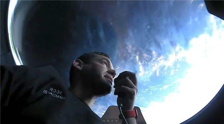 Turistas da SpaceX falaram com Tom Cruise no espaço Turistas da SpaceX falaram com Tom Cruise no espaço