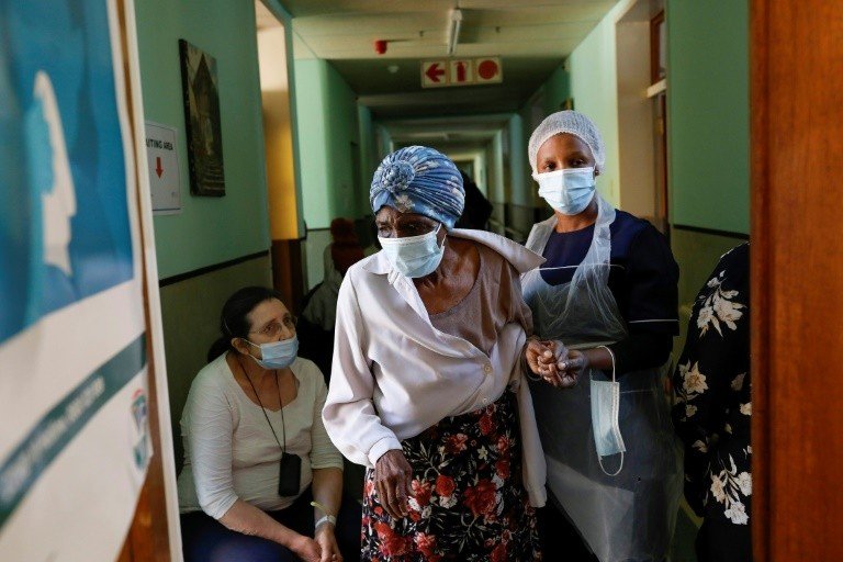Entre promessas e restrições, quem ajuda a África na batalha pelas vacinas? Entre promessas e restrições, quem ajuda a África na batalha pelas vacinas?