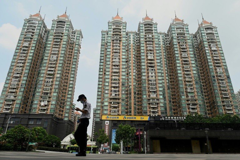 Grupo chinês Evergrande anuncia acordo para evitar default de título importantes Grupo chinês Evergrande anuncia acordo para evitar default de título importantes