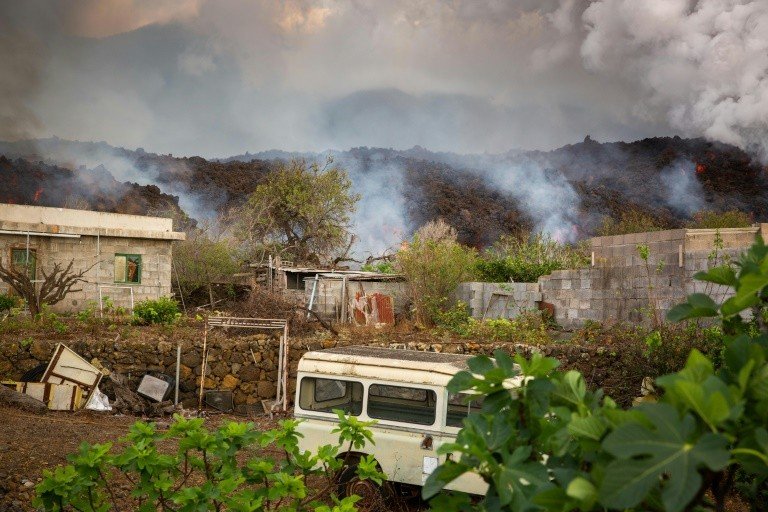 Mais de 6.000 pessoas foram removidas por erupção de vulcão nas Canárias Mais de 6.000 pessoas foram removidas por erupção de vulcão nas Canárias