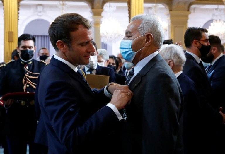 Macron pede perdão aos harkis em nome da França e promete reparação Macron pede perdão aos harkis em nome da França e promete reparação