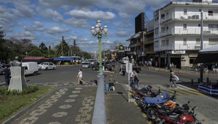 Uruguai reduz impostos e preços de suprimentos a comerciantes com abertura de fronteiras Uruguai reduz impostos e preços de suprimentos a comerciantes com abertura de fronteiras