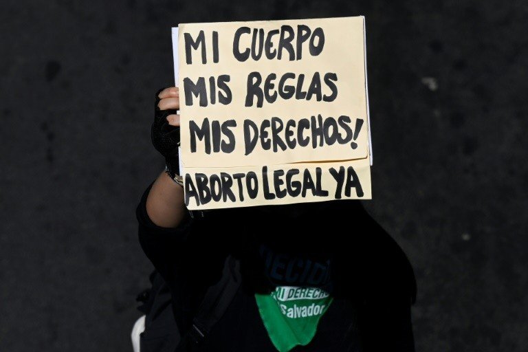 Centenas de mulheres marcham pelo direito ao aborto em El Salvador Centenas de mulheres marcham pelo direito ao aborto em El Salvador