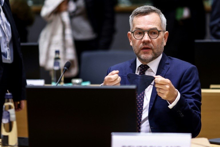 Diplomatas advertem que crise dos submarinos é sinal de alerta para a UE Diplomatas advertem que crise dos submarinos é sinal de alerta para a UE