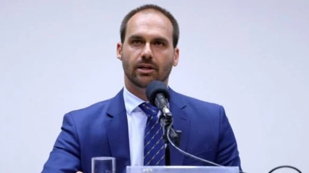 Polícia do DF atribui denunciação caluniosa à mulher que acusou Eduardo Bolsonaro Polícia do DF atribui denunciação caluniosa à mulher que acusou Eduardo Bolsonaro