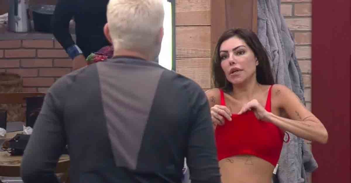 A Fazenda: MC Gui e Liziane batem boca: ‘Sua arrogante’ A Fazenda: MC Gui e Liziane batem boca: ‘Sua arrogante’