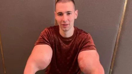 Vídeo: Bíceps de lutador russo “explode” durante luta de MMA Vídeo: Bíceps de lutador russo “explode” durante luta de MMA