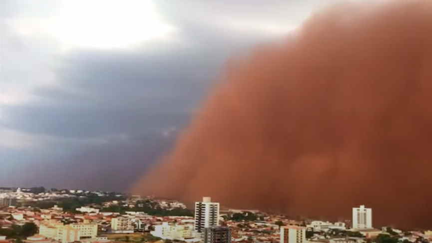 Vídeo: Tempestade de areia atinge interior de São Paulo e transforma o dia em noite