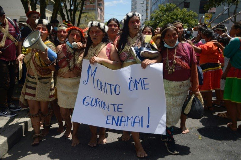 Indígenas equatorianos rejeitam ampliar exploração de petróleo na Amazônia Indígenas equatorianos rejeitam ampliar exploração de petróleo na Amazônia
