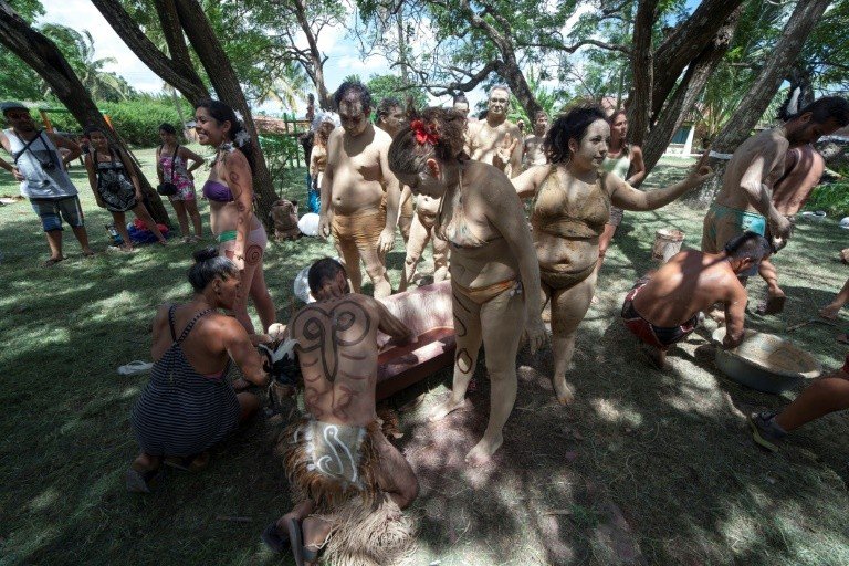 Povo rapa nui vota sobre retorno do turismo à Ilha de Páscoa após a pandemia Povo rapa nui vota sobre retorno do turismo à Ilha de Páscoa após a pandemia