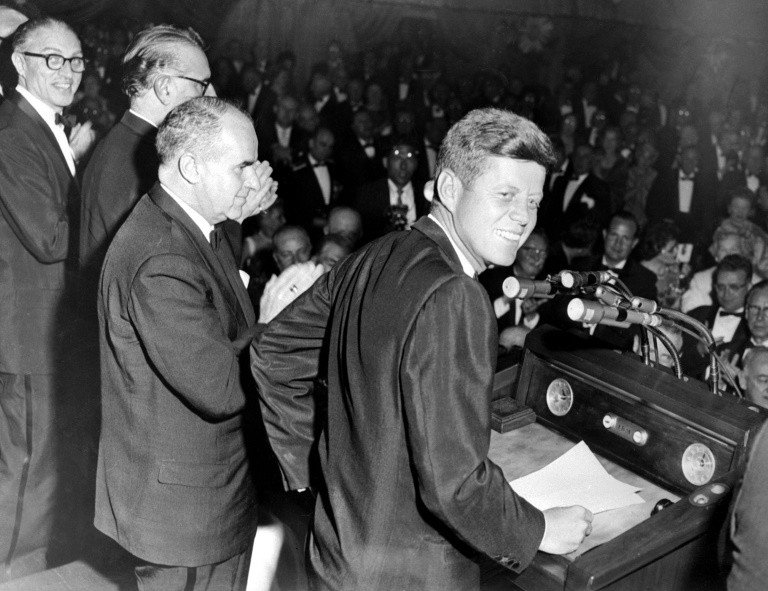 Biden adia publicação de arquivos sobre assassinato de John F. Kennedy Biden adia publicação de arquivos sobre assassinato de John F. Kennedy