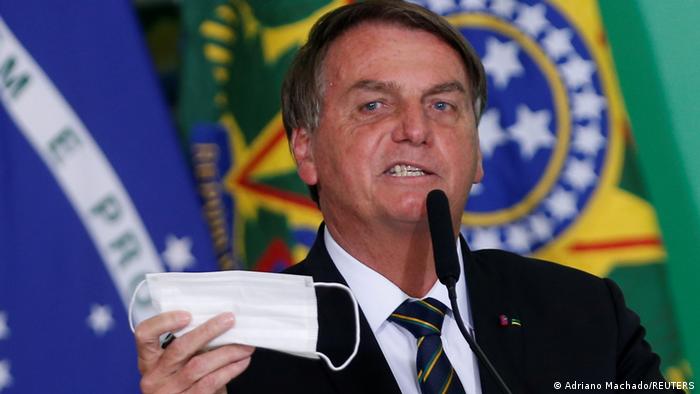 Facebook exclui live em que Bolsonaro relaciona falsamente vacina a aids
